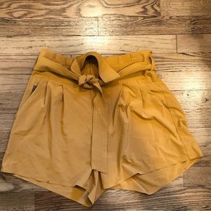 EUC Athleta Skyline Short II Size 6